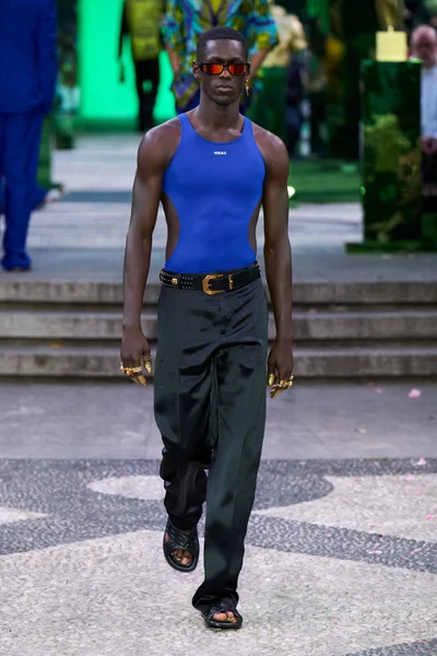 Look 24